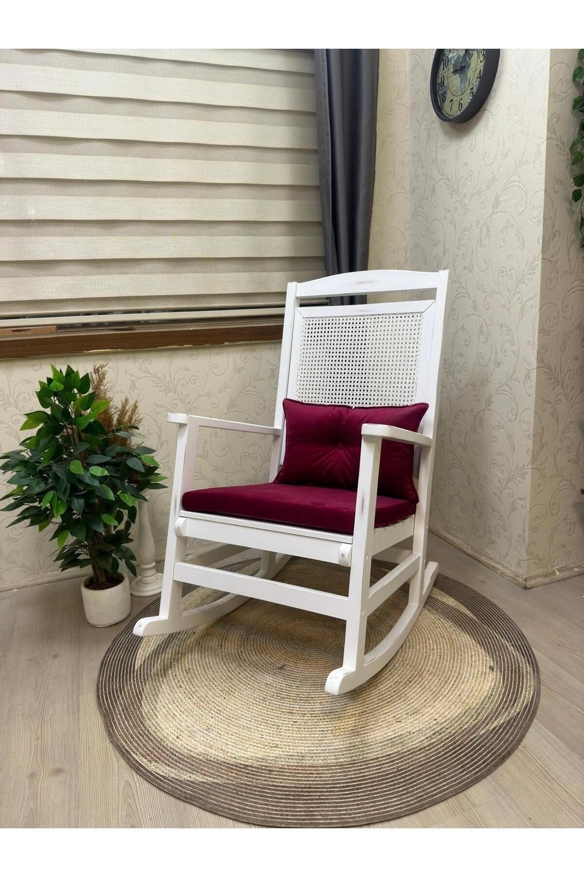 Veranda Naturel Krem Minderli Hasırlı Sallanan Sandalye Hazeranlı Dinlenme Koltuğu