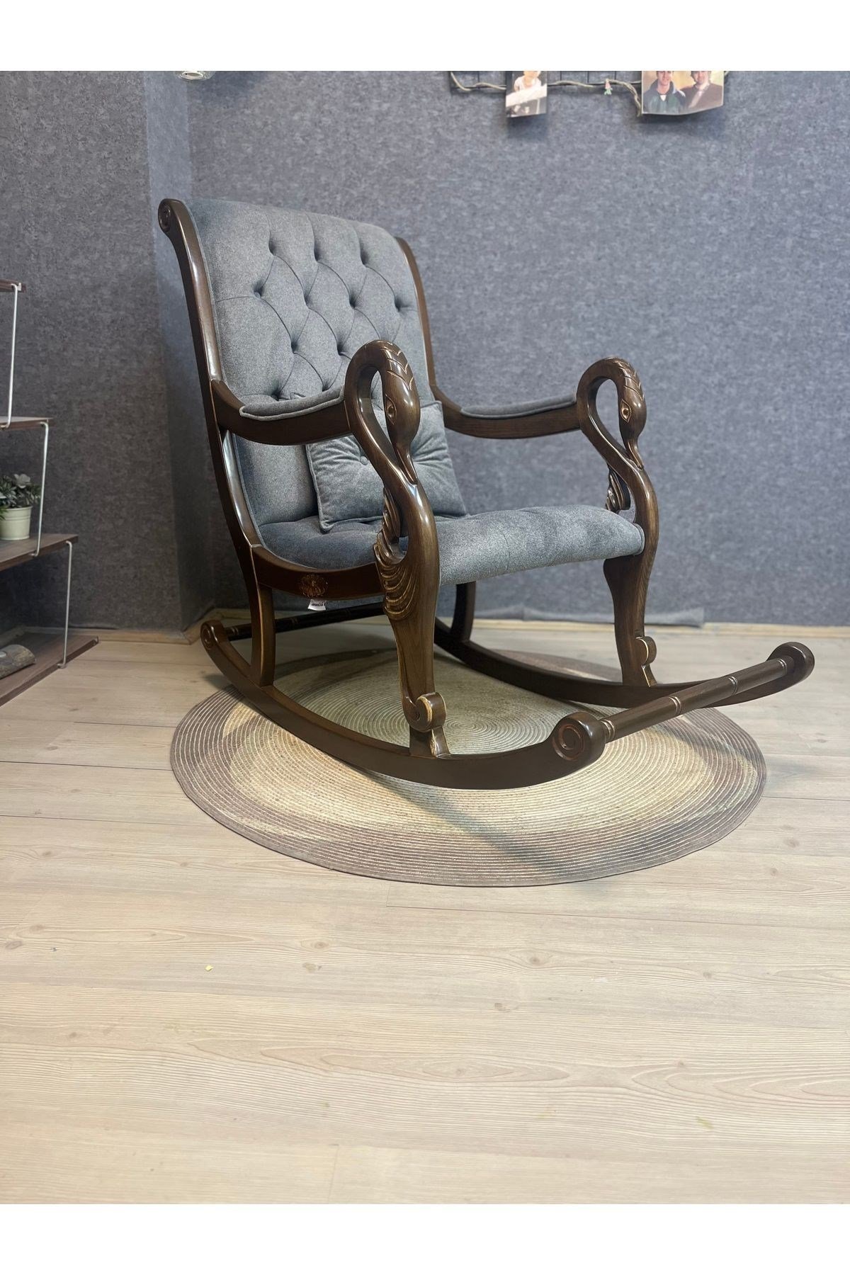 Vintage Kuğu Ceviz Gri El Oyması Ahşap Sallanan Sandalye Dinlenme Koltuğu