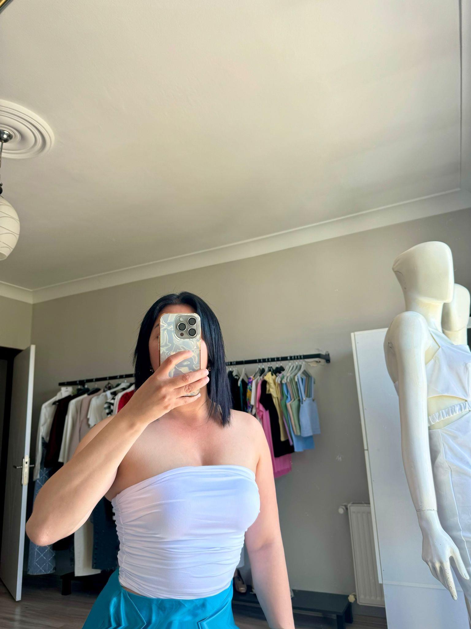 Beyaz straplez crop 