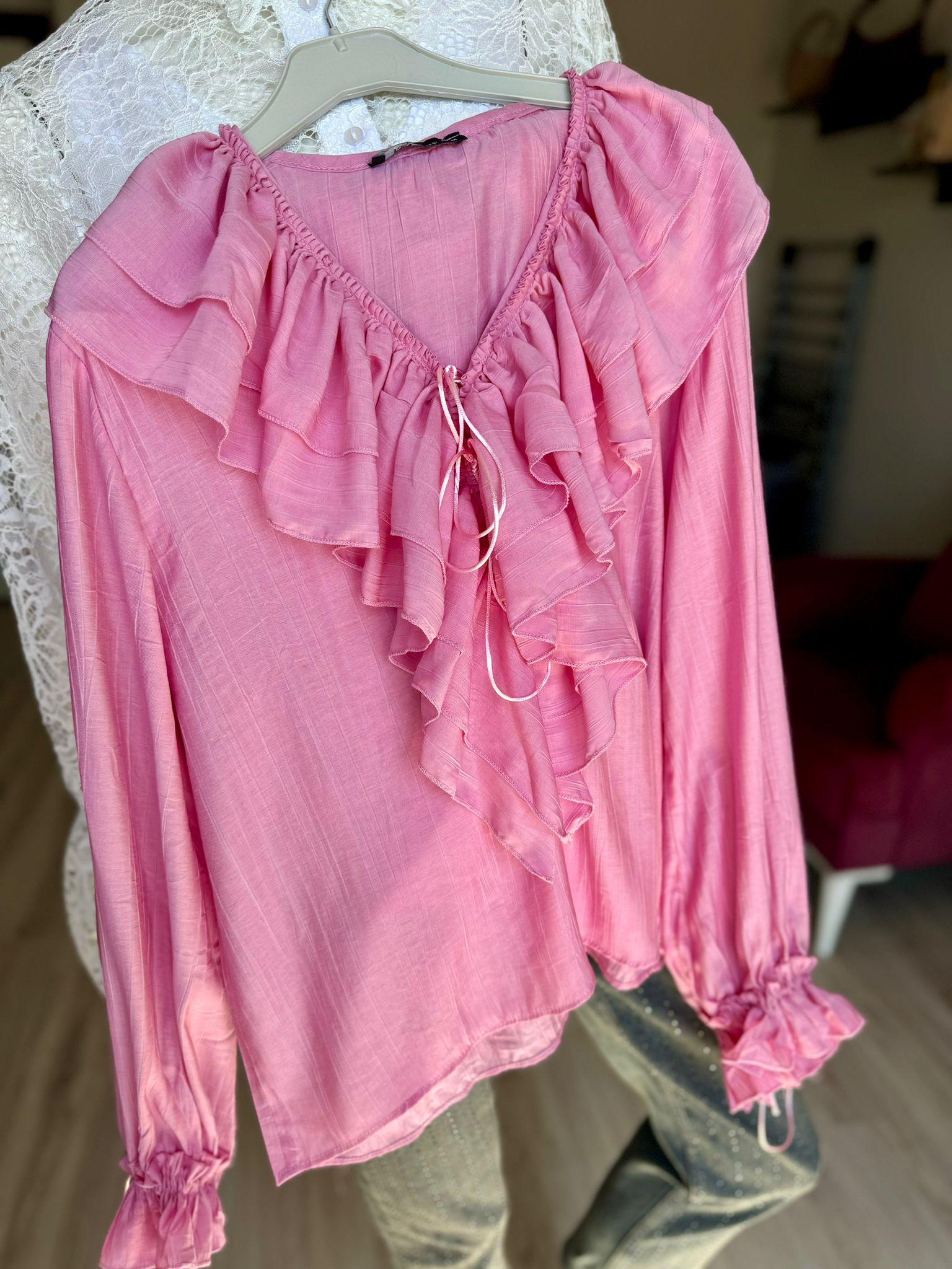 Pembe Yaka Detaylı Gömlek 