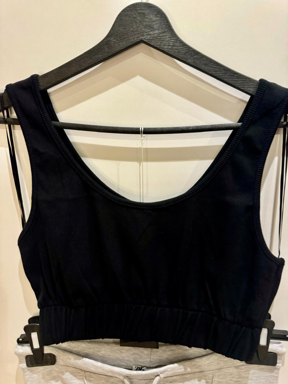 Siyah Bel Detaylı Askılı Crop 