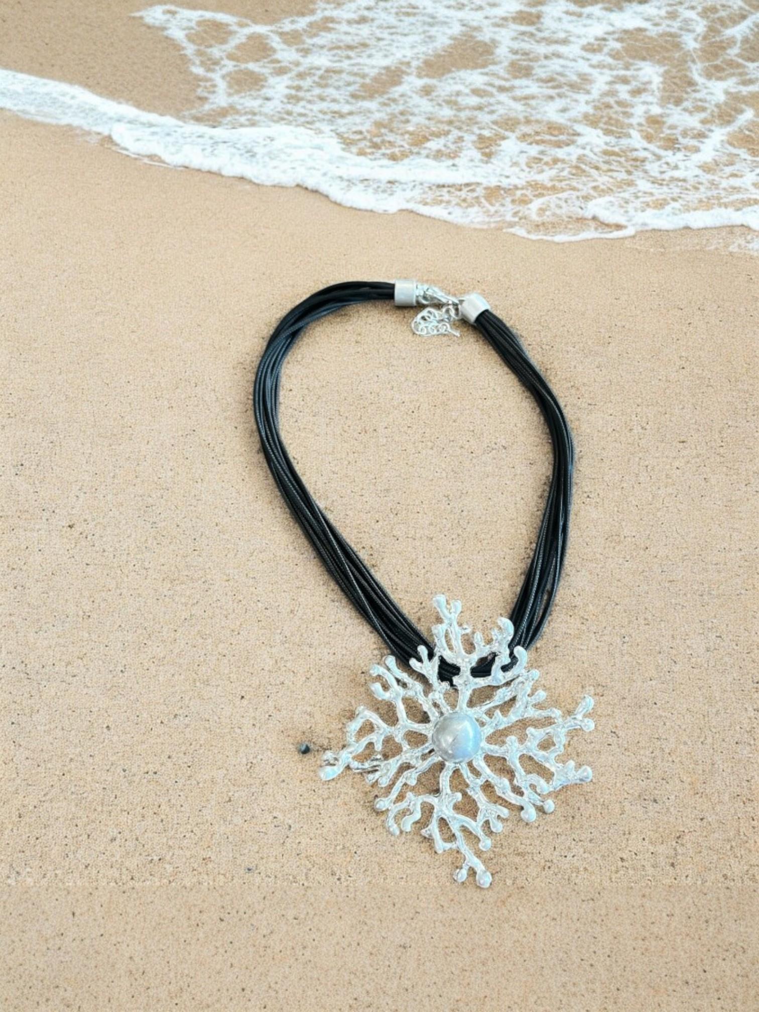 İncili Mercan Silver Kolye Siyah Çoklu İp Detaylı