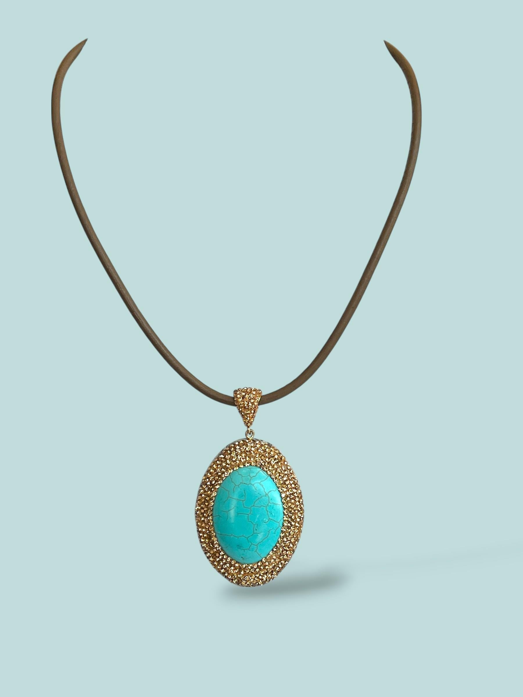 Kenarları Gold Kristal Taş Detaylı Turkuaz Kolye