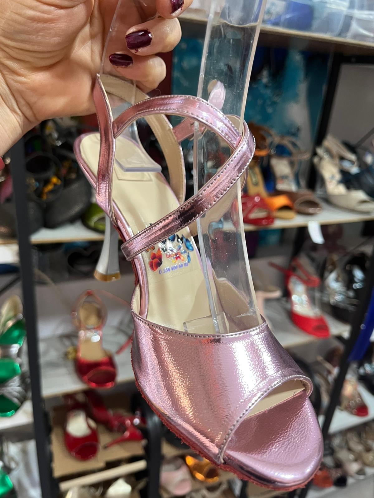 PARLAK LİLA KELEBEK MODEL 8,5 CM BOT KADEH MODEL TOPUK TANGO, DANS VE SALON AYAKKABISI