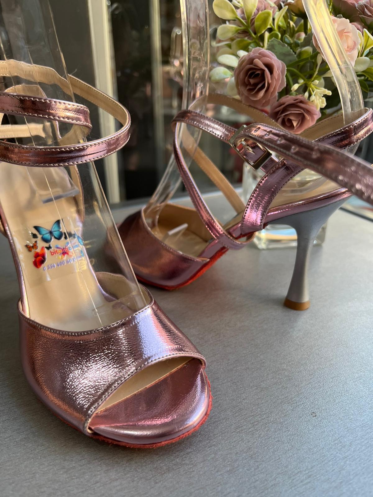 PARLAK LİLA KELEBEK MODEL 8,5 CM BOT KADEH MODEL TOPUK TANGO, DANS VE SALON AYAKKABISI
