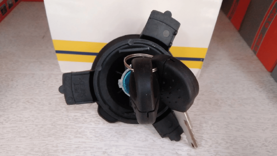 YAKIT DEPO KAPAGI KILITLI PEUGEOT 206  1508H2