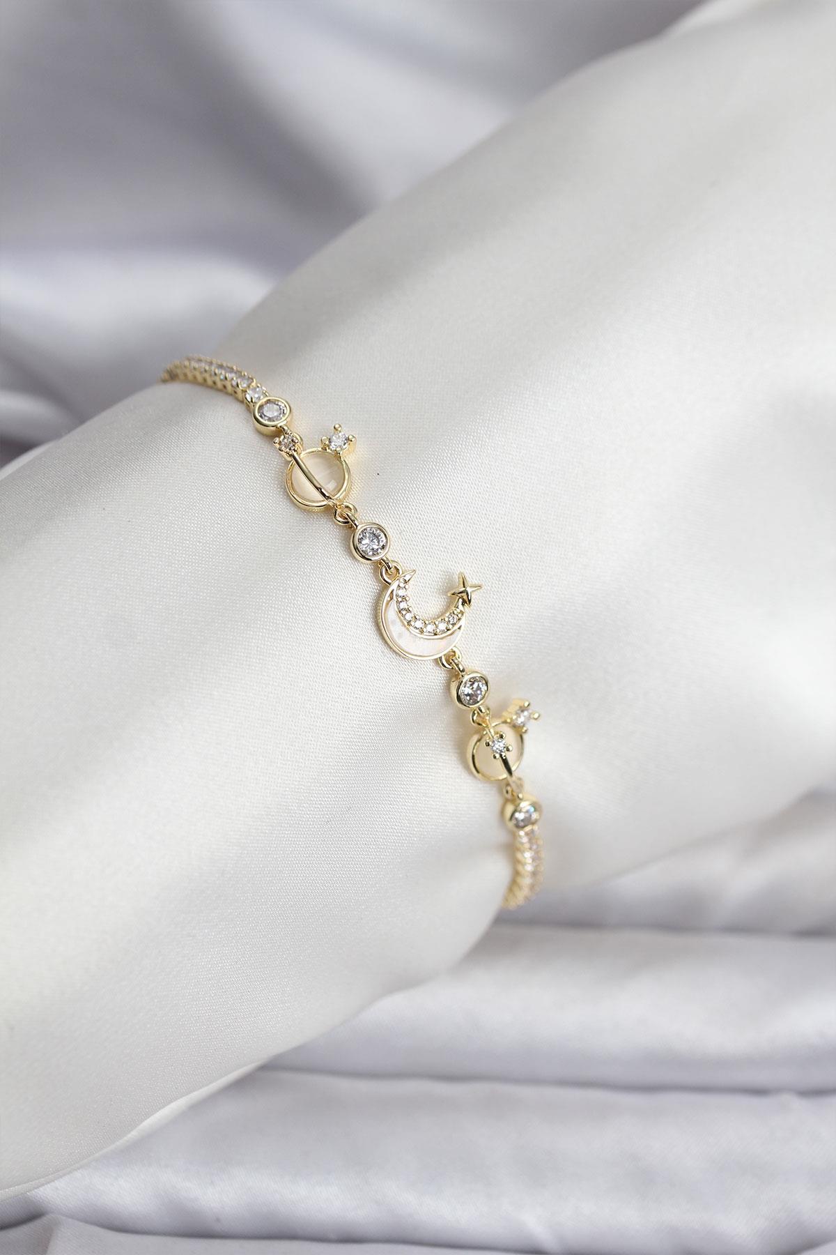 Charmlı Model Zirkon Taşlı Gold Renk Su Yolu Kadın Bileklik