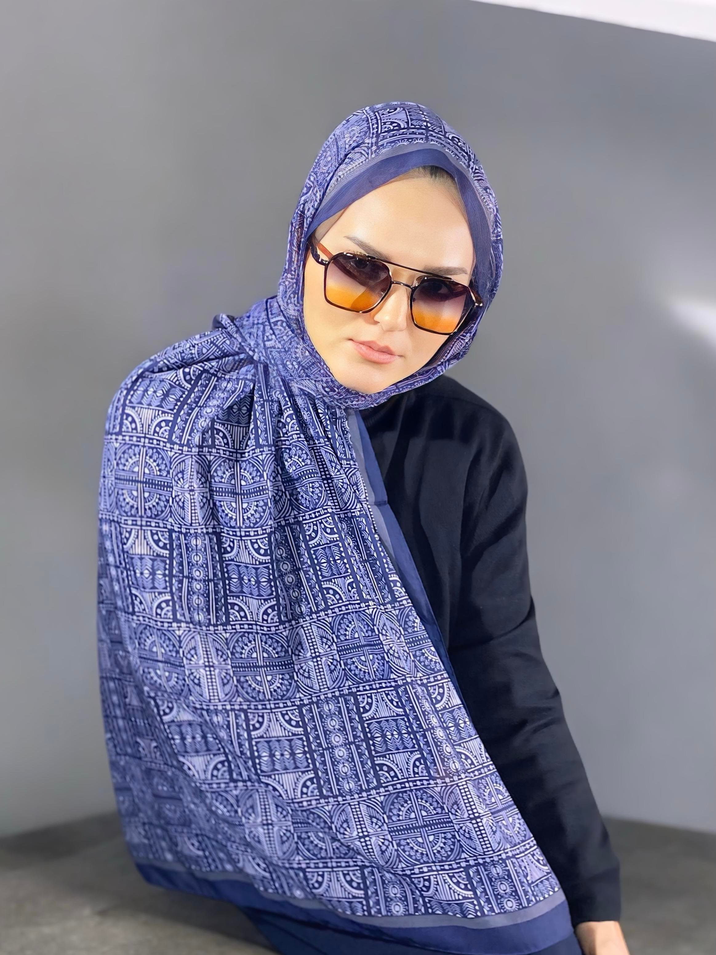 Retro Digital Baskı Desenli Pamuk Şal Lacivert
