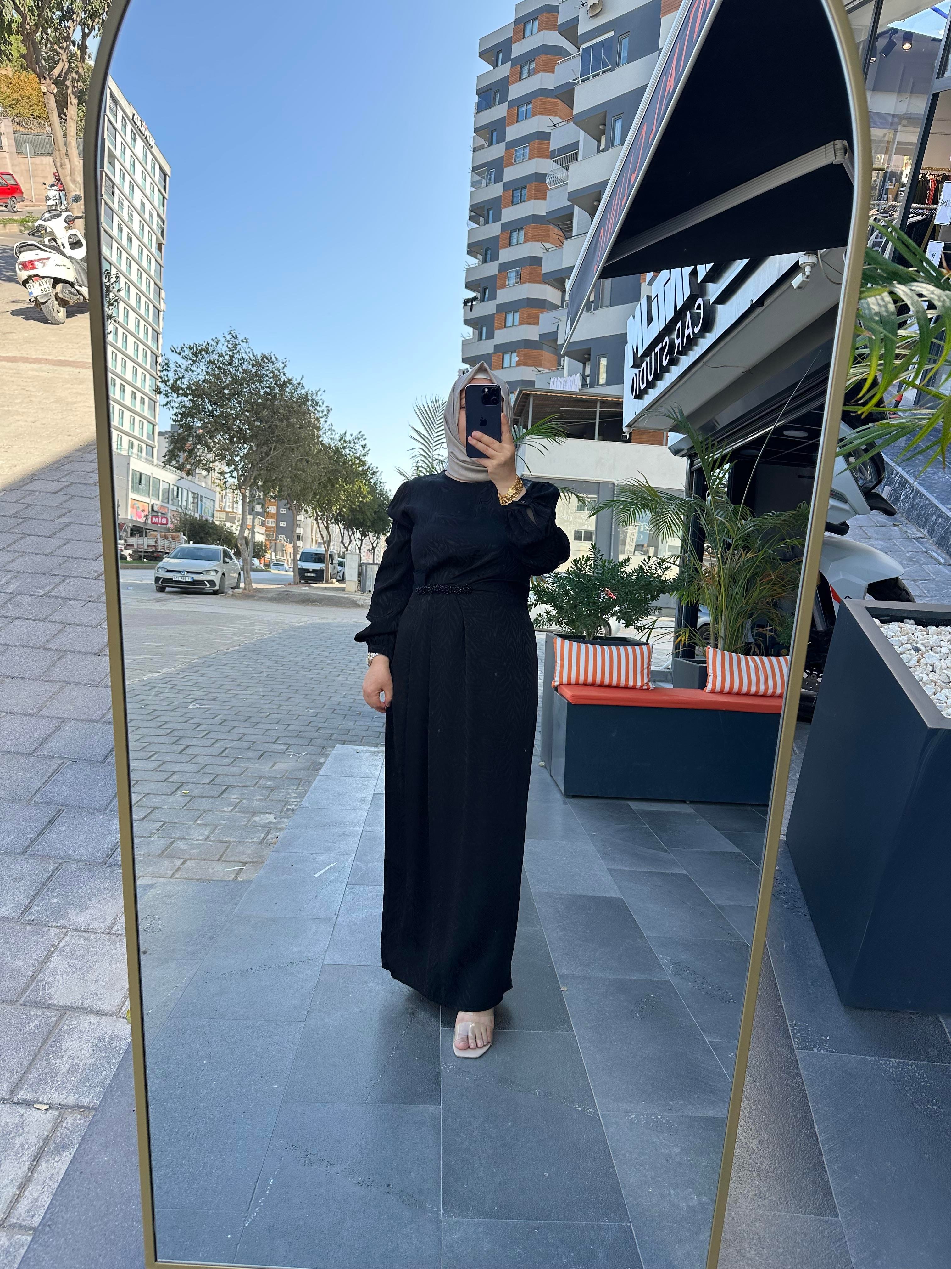 Seçil Siyah Boncuk Detaylı Elbise