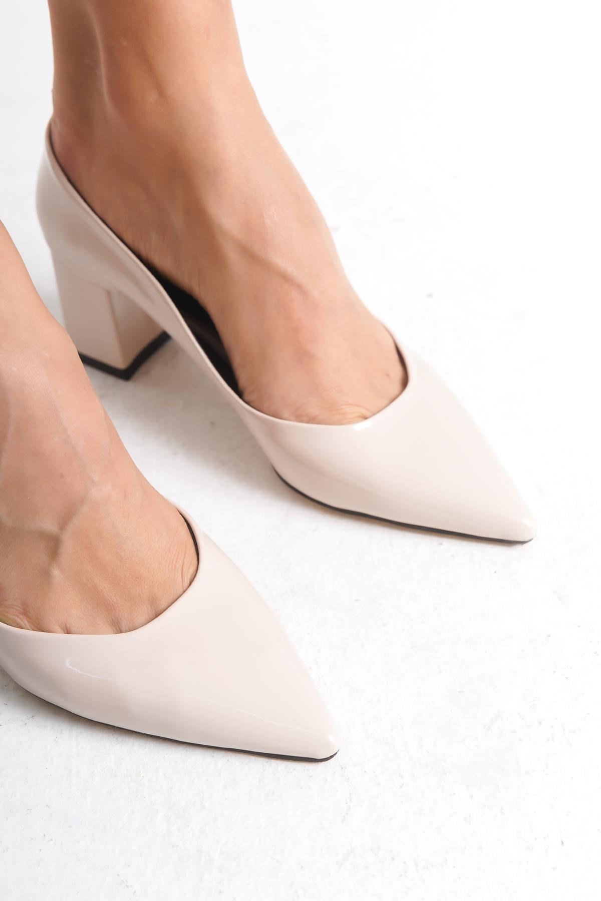 Kadın Bej Rugan Kalın Topuklu Stiletto Ayakkabı Z3T5KACLY012