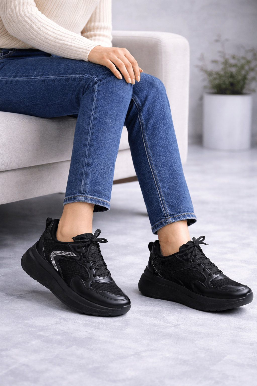Kadın Siyah Taş Detaylı Kalın Taban Bağcıklı Sneaker Spor Ayakkabı