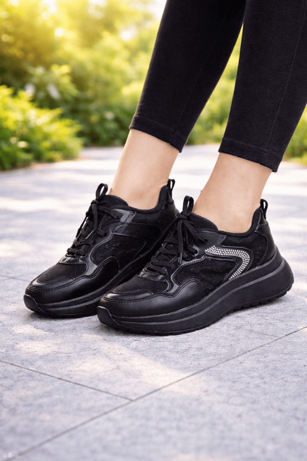 Kadın Siyah Taş Detaylı Kalın Taban Bağcıklı Sneaker Spor Ayakkabı