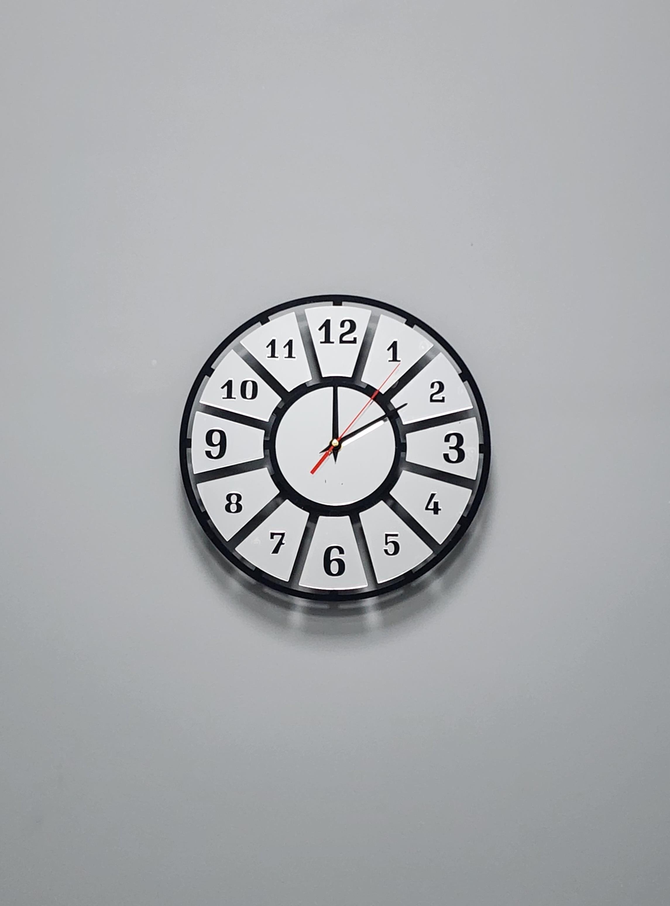 Minimal Style Siyah-Gümüş Pleksi Dekoratif Duvar Saati - Sessiz Mekanizma