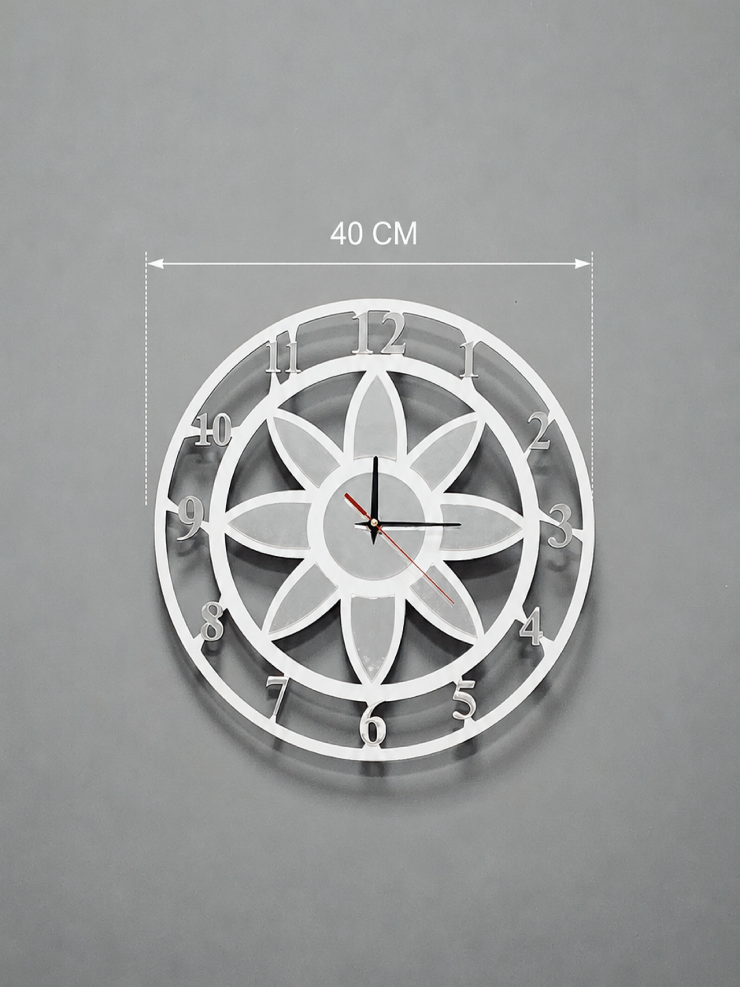 Modern Lotus Desenli Beyaz-Gümüş Dekoratif Duvar Saati - Sessiz Mekanizma