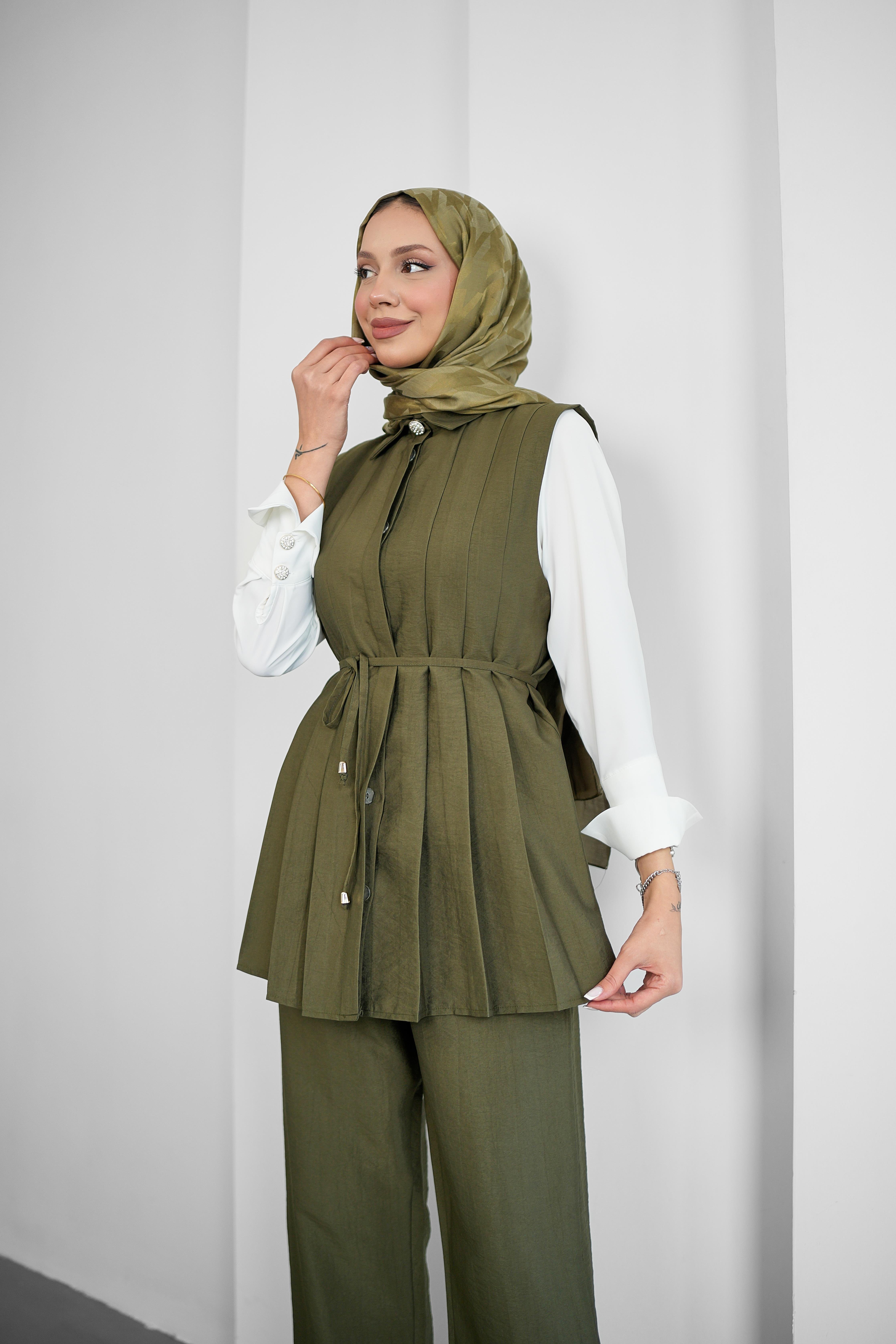 SL4204 - LİDYA ÜÇLÜ TAKIM - HAKİ