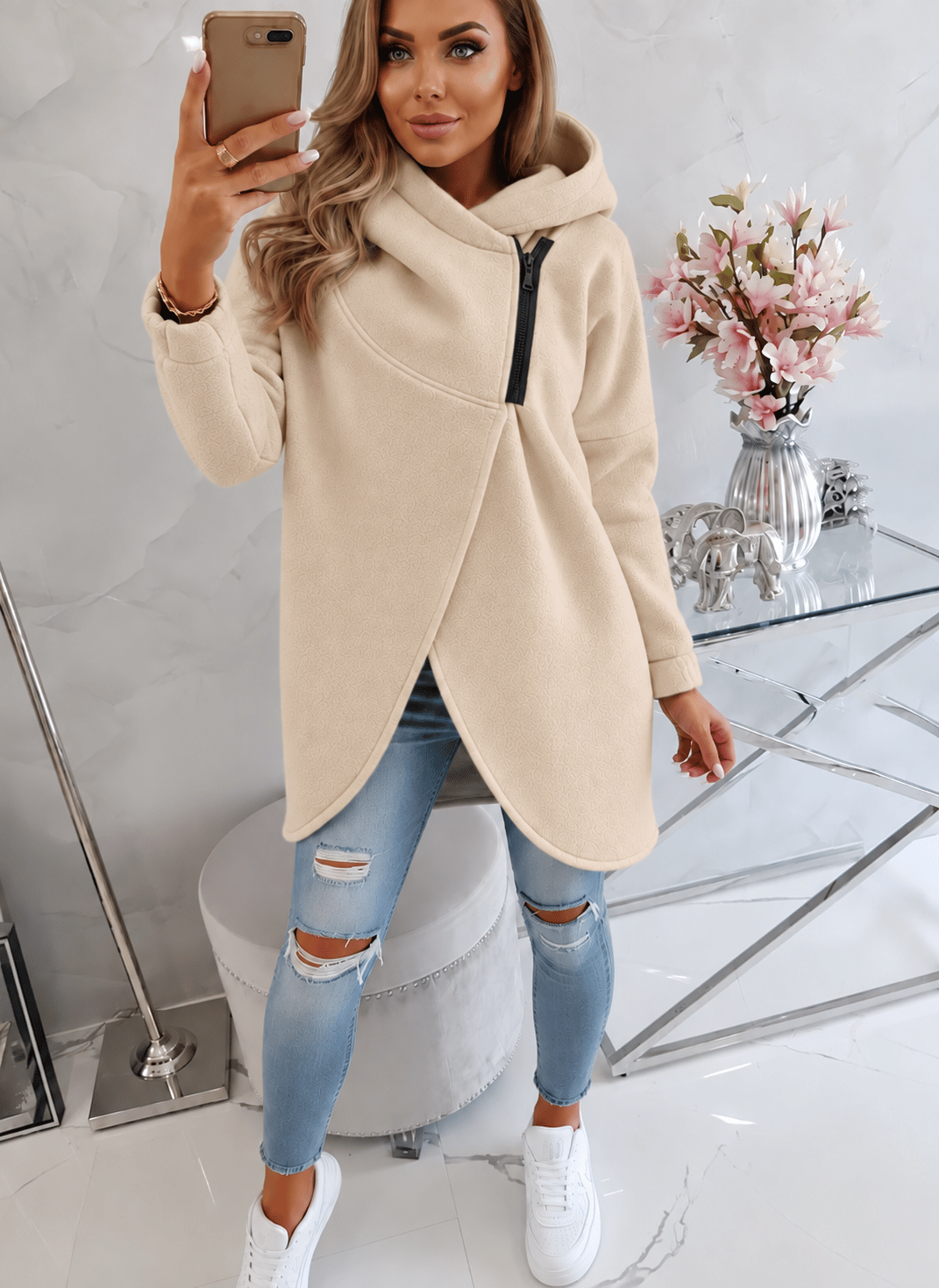 Bej Kadın Asimetrik Fermuarlı Oversize Kapüşonlu Sweatshirt – Kalın Kumaş – Rahat Günlük Tarz