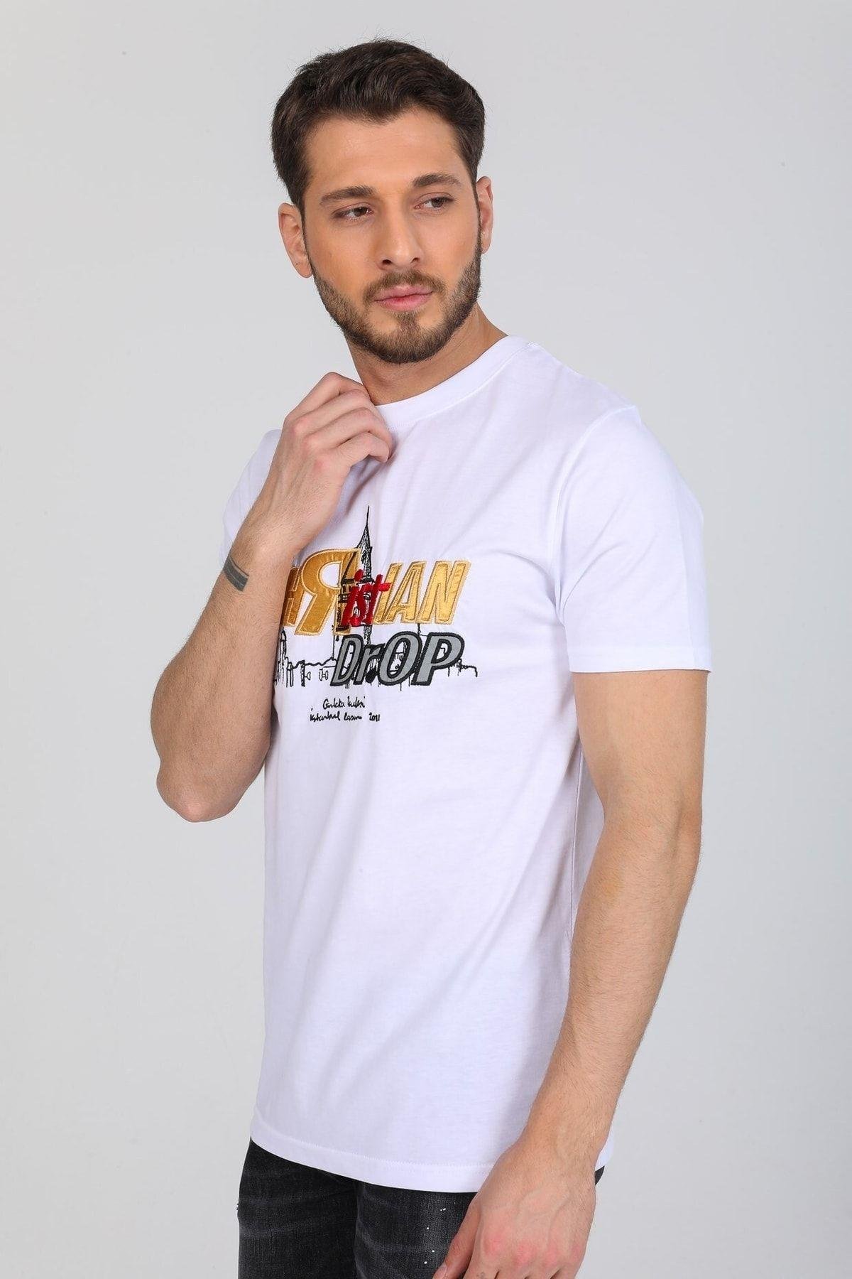 Beyaz Kabartmalı Logolu T-shirt