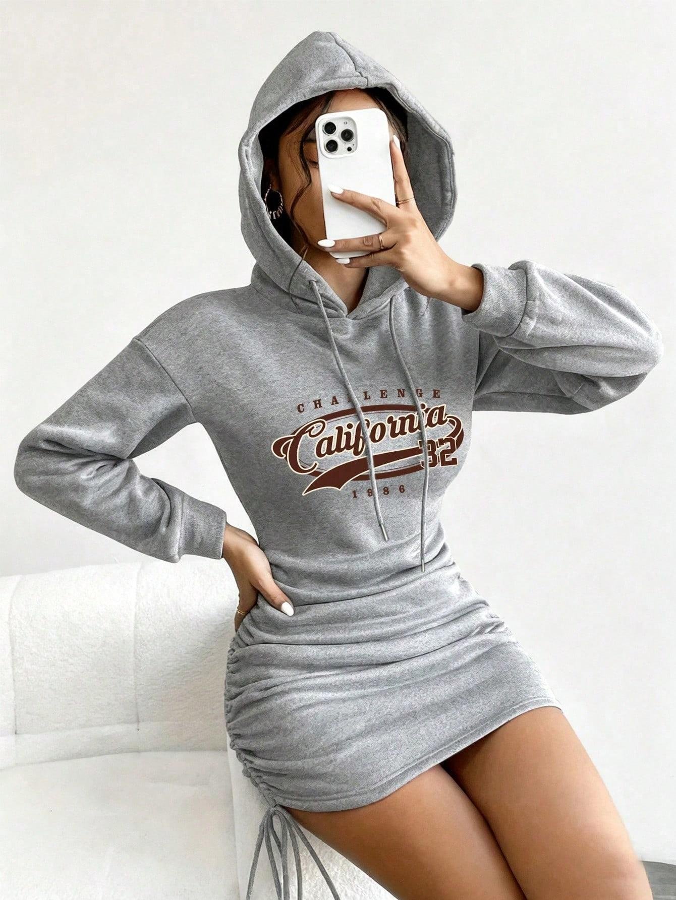 California Baskılı Gri Yan Büzgülü Kapüşonlu Mini Sweatshirt Elbise