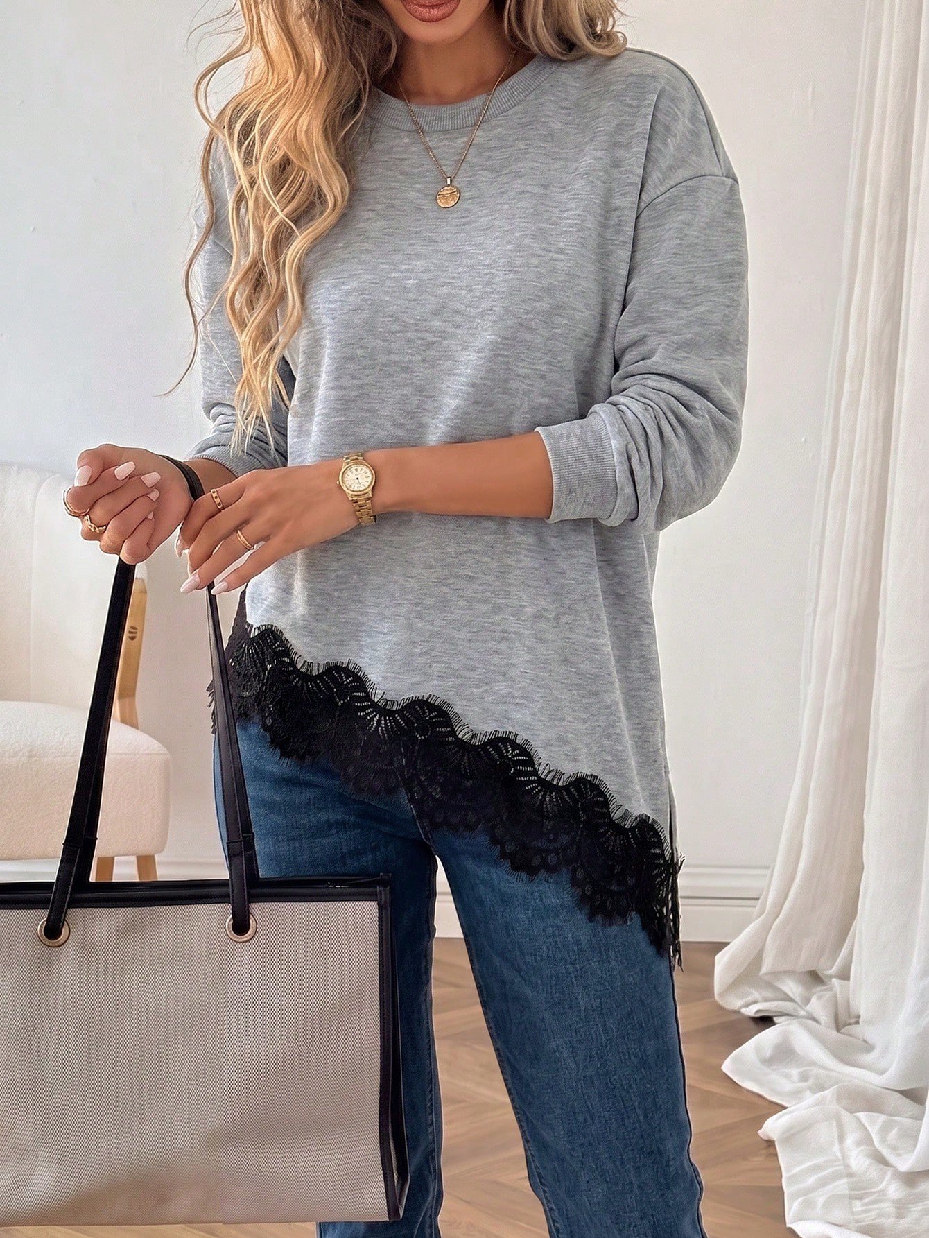 Gri Kadın Dantel Detaylı Oversize Sweatshirt – Bisiklet Yaka Asimetrik Kesim Uzun Kollu Şık Günlük Sweat