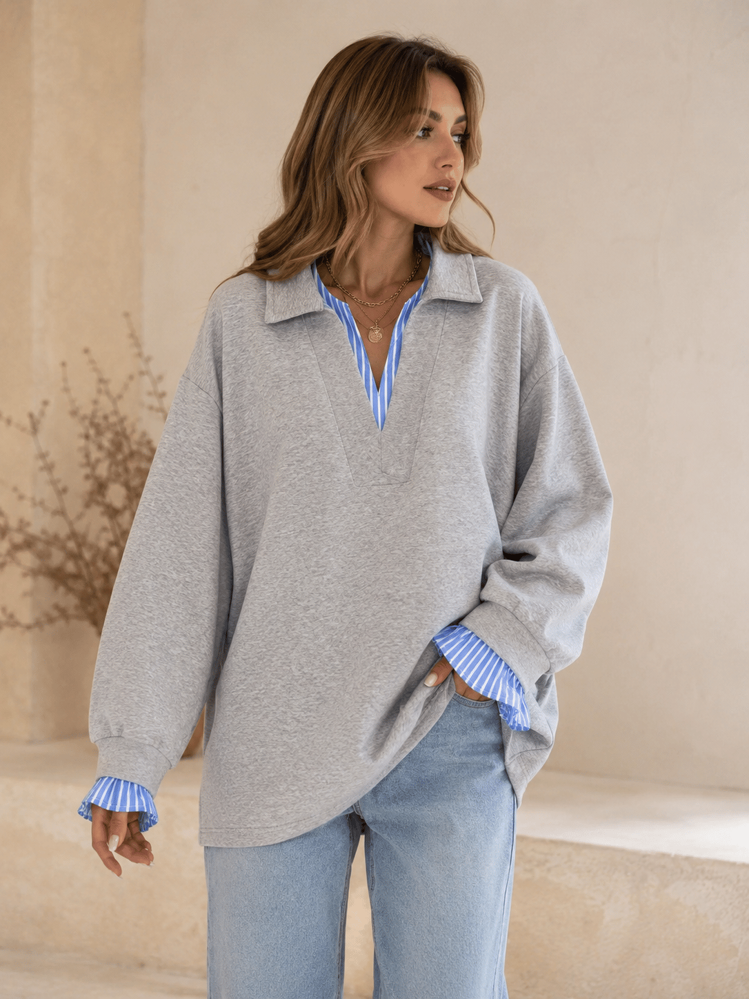 Gri Kadın Oversize Gömlek Yaka Sweatshirt – Çizgili Poplin Detaylı Rahat Kesim Uzun Kollu Sweat