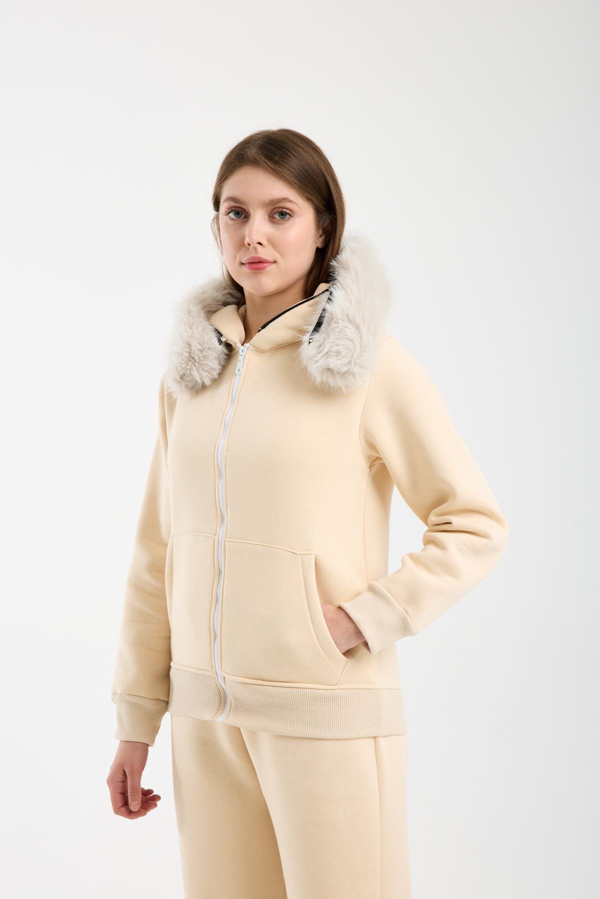 Kadın Bej Kapüşonu Kürklü (Çıkarılabilir) Fermuarlı Sweatshirt ve Eşofman Altı Takım