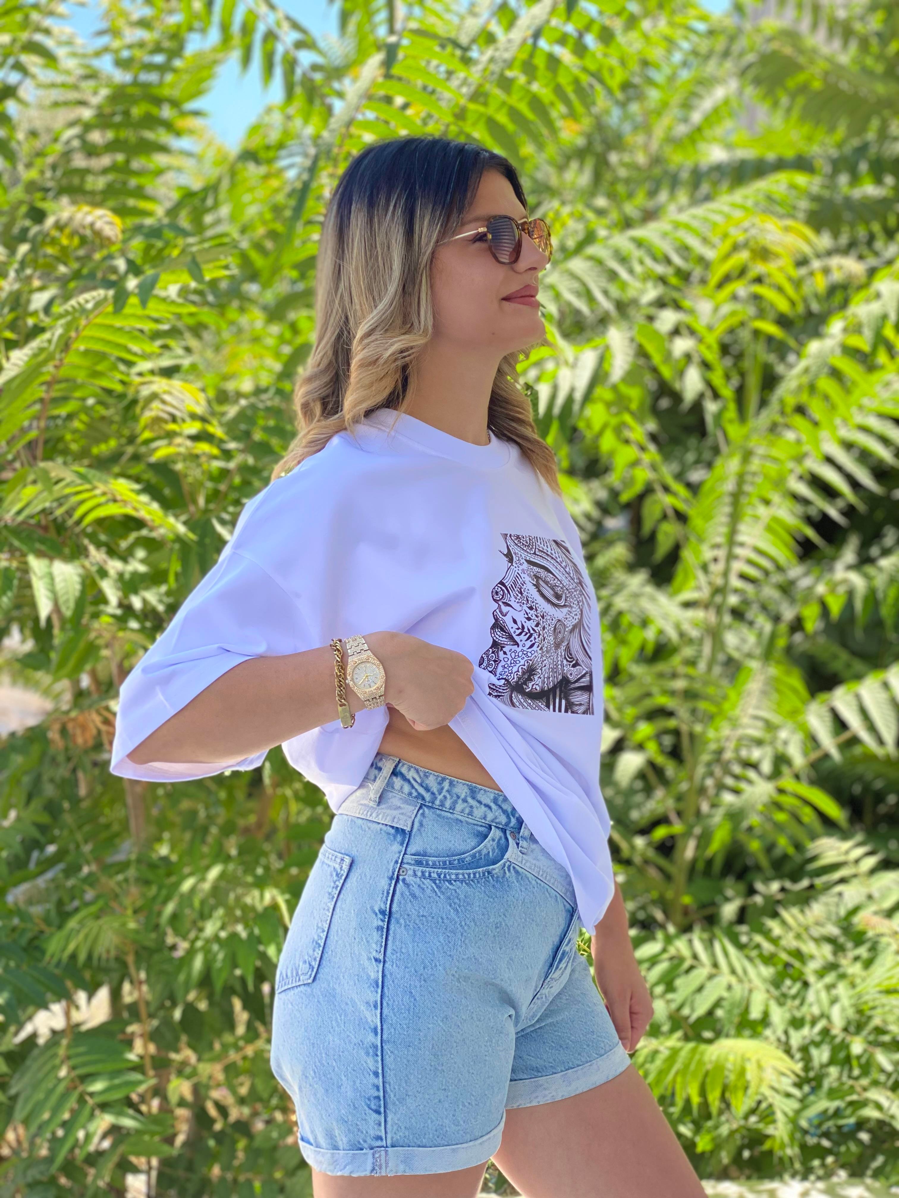 Kadın Beyaz Baskılı Oversize Tişört – Kadın Desenli , Pamuklu Rahat Kalıp