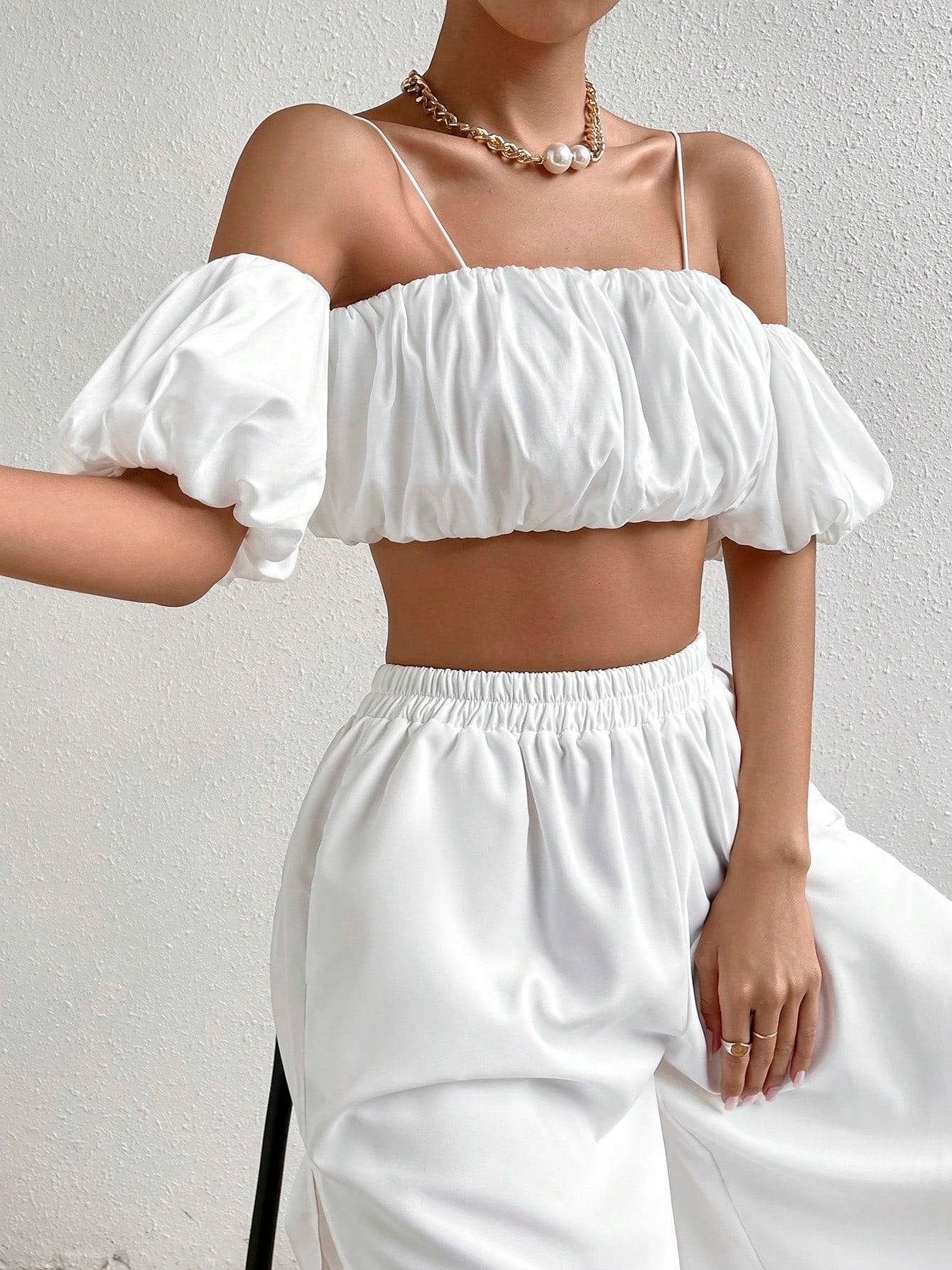 Kadın Beyaz Off Shoulder Crop Bluz – Askılı, Lastikli, Kısa Kollu Yazlık Şık Üst
