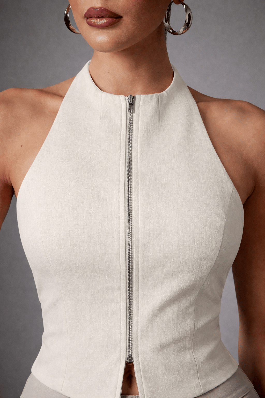Kadın Ekru Fermuarlı Halter Yaka Atlas Kumaş Bluz Şık & Modern Fit