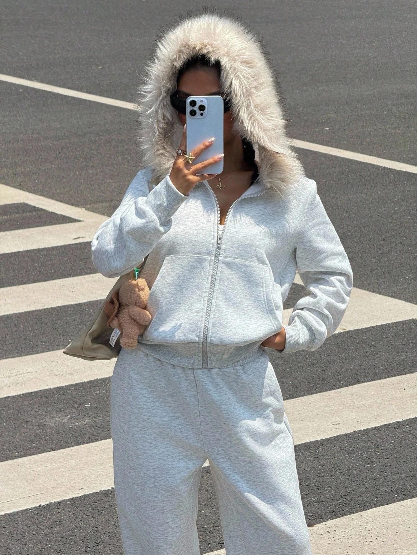 Kadın Gri Fermuarlı Kapüşonlu Sweatshirt Eşfoman Takımı – Kürklü Kapüşon, Cepli, Rahat Kalıp