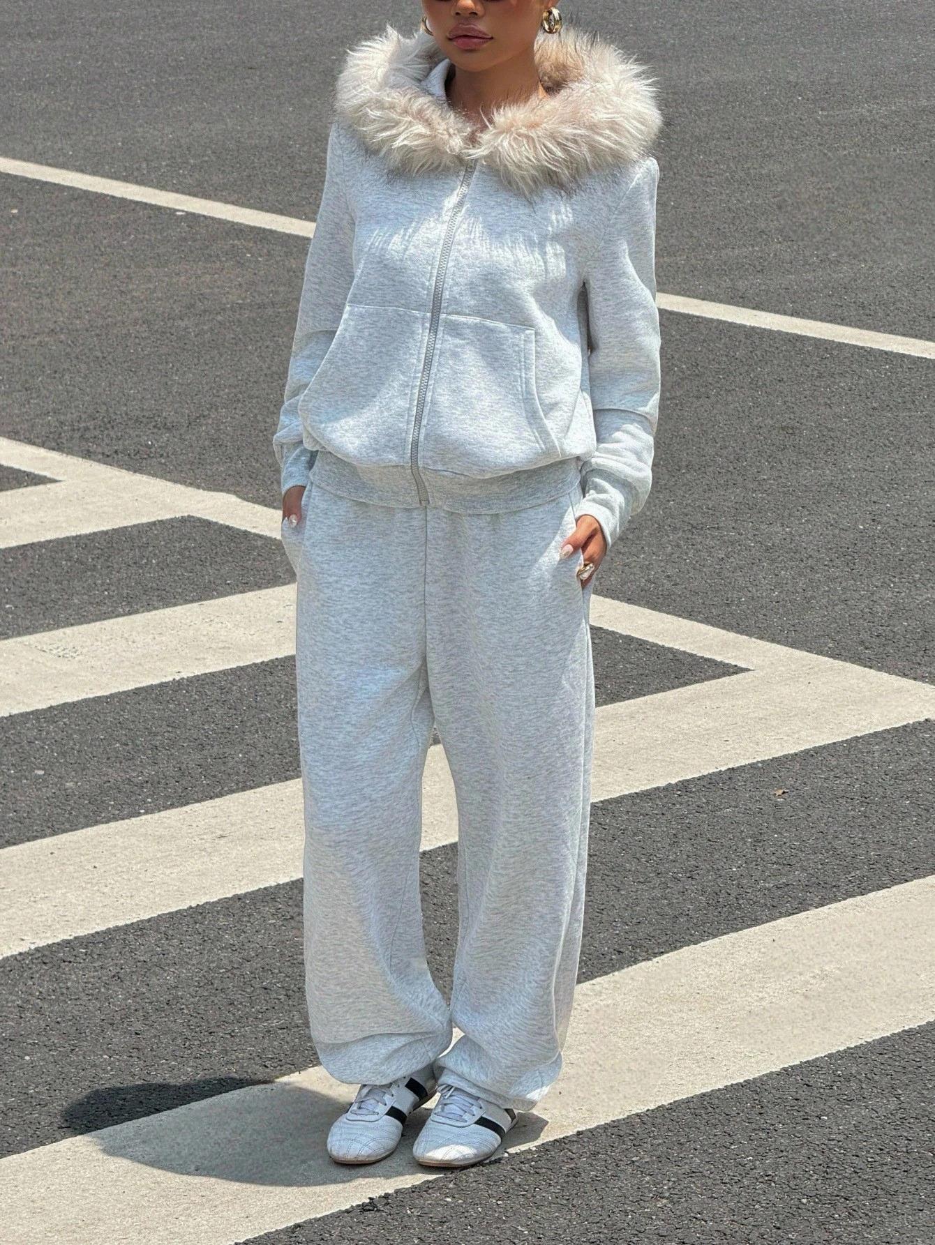 Kadın Gri Fermuarlı Kapüşonlu Sweatshirt Eşfoman Takımı – Kürklü Kapüşon, Cepli, Rahat Kalıp