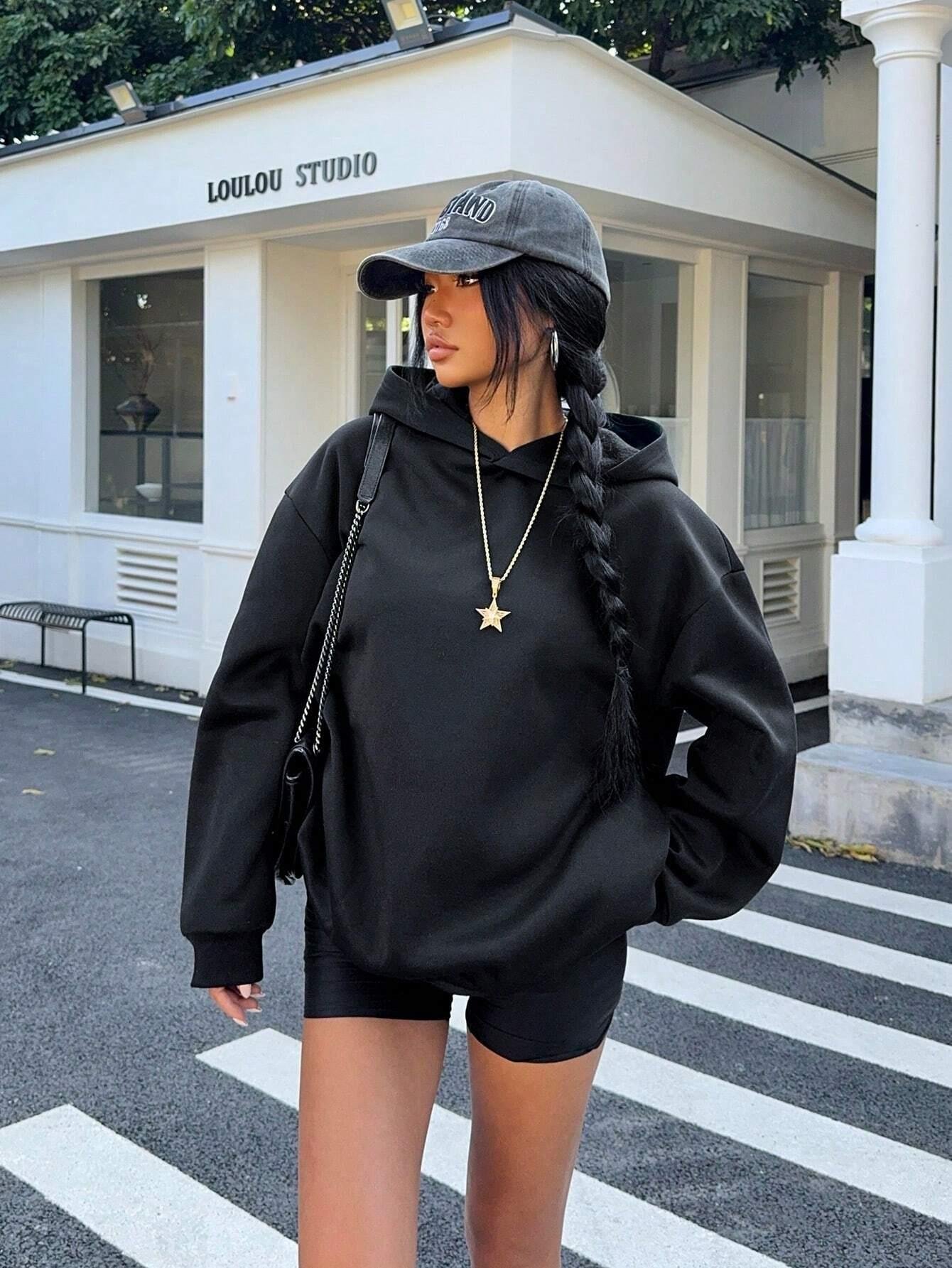 Kadın Siyah Oversize Kapüşonlu Sweatshirt – Taş Detaylı “F*ck Off” Yazılı – Rahat Günlük Kapüşonlu Üst