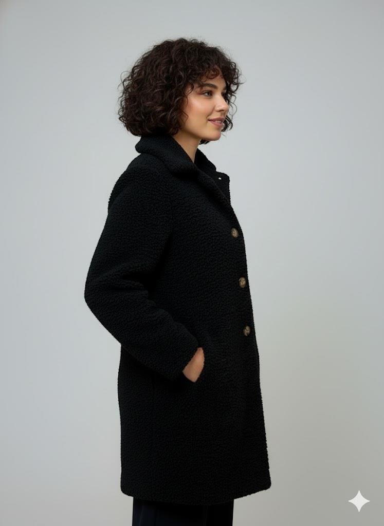 Kadın Siyah Peluş Kaban – Düğmeli, Cepli, Sıcak Tutan Şık Kışlık Mont