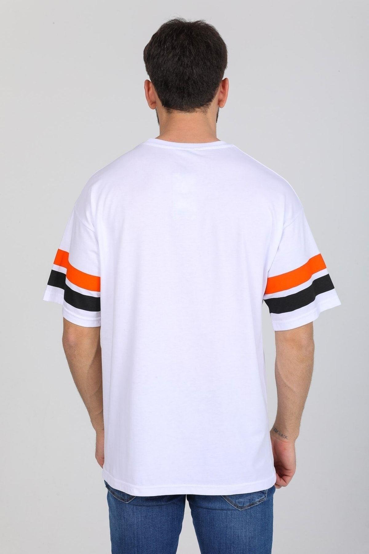 Kurt Desenli Beyaz T-shirt