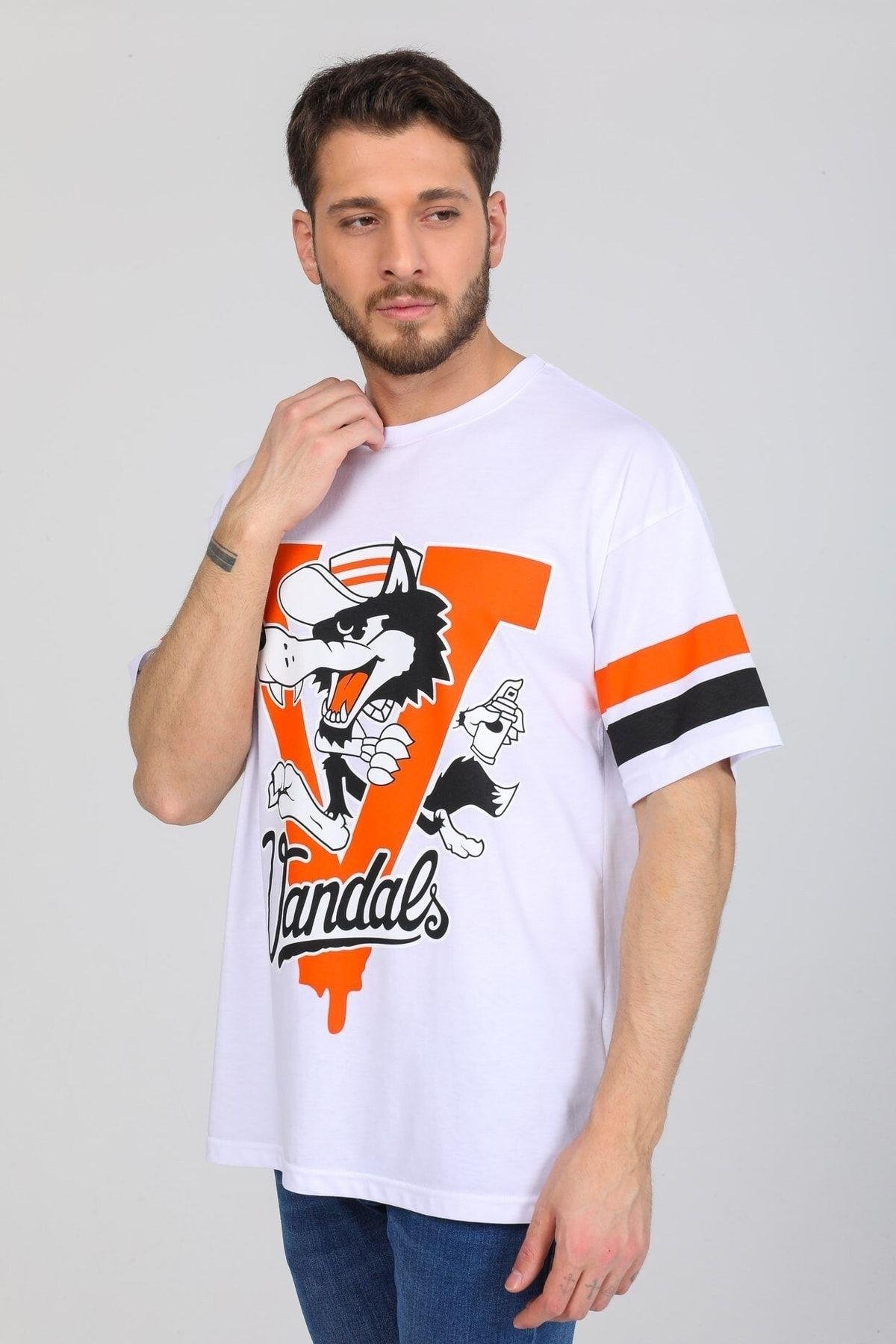 Kurt Desenli Beyaz T-shirt