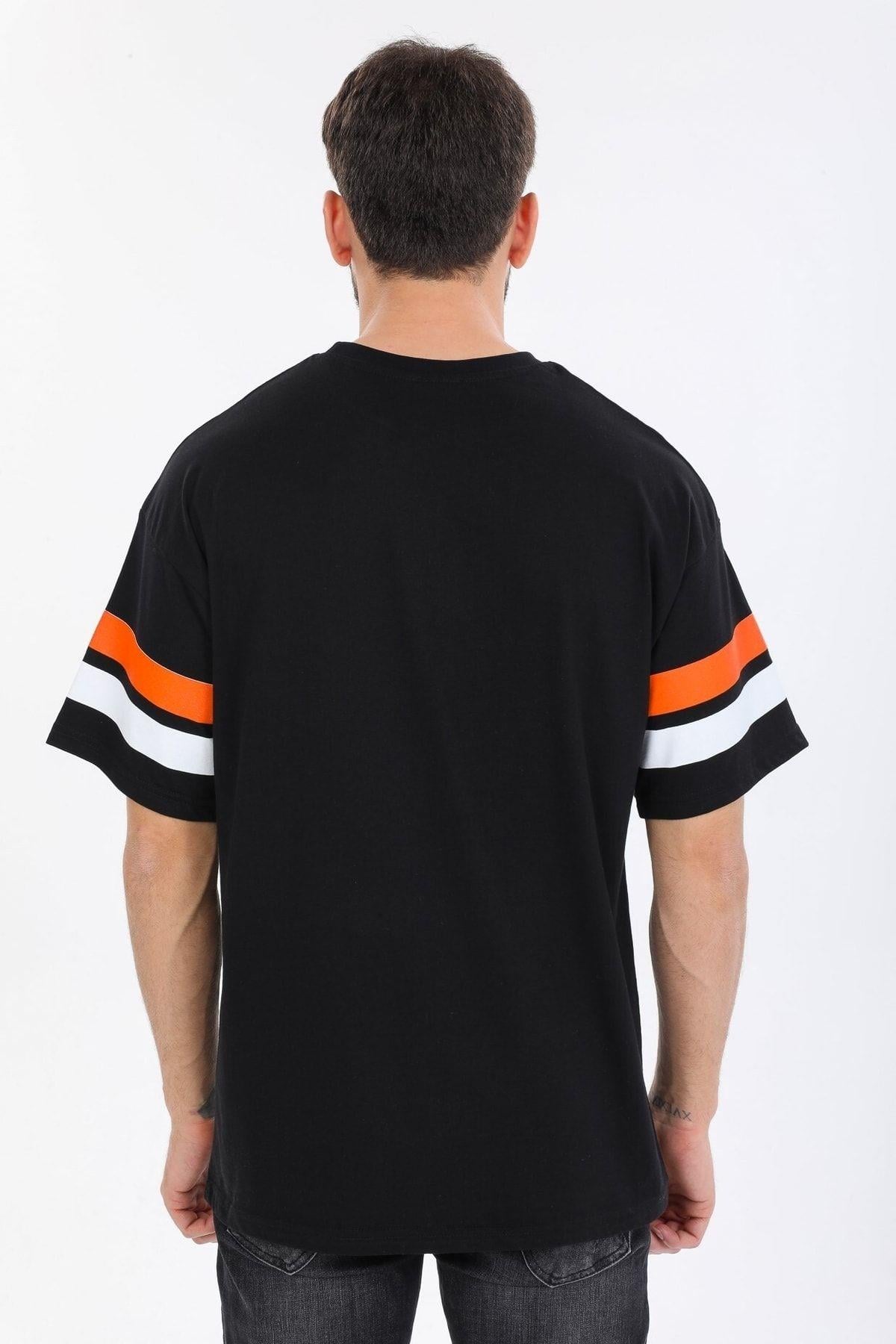 Kurt Desenli Siyah T-shirt