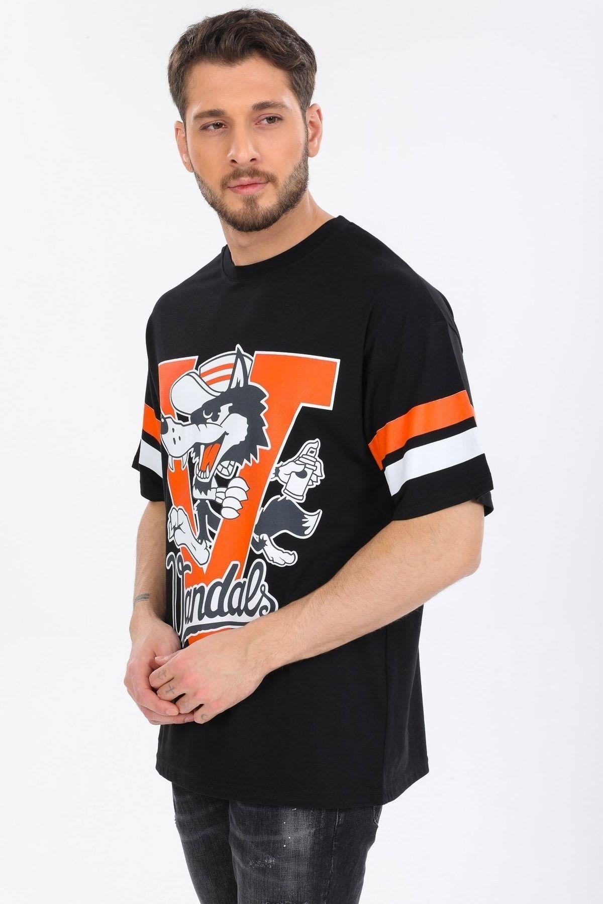 Kurt Desenli Siyah T-shirt