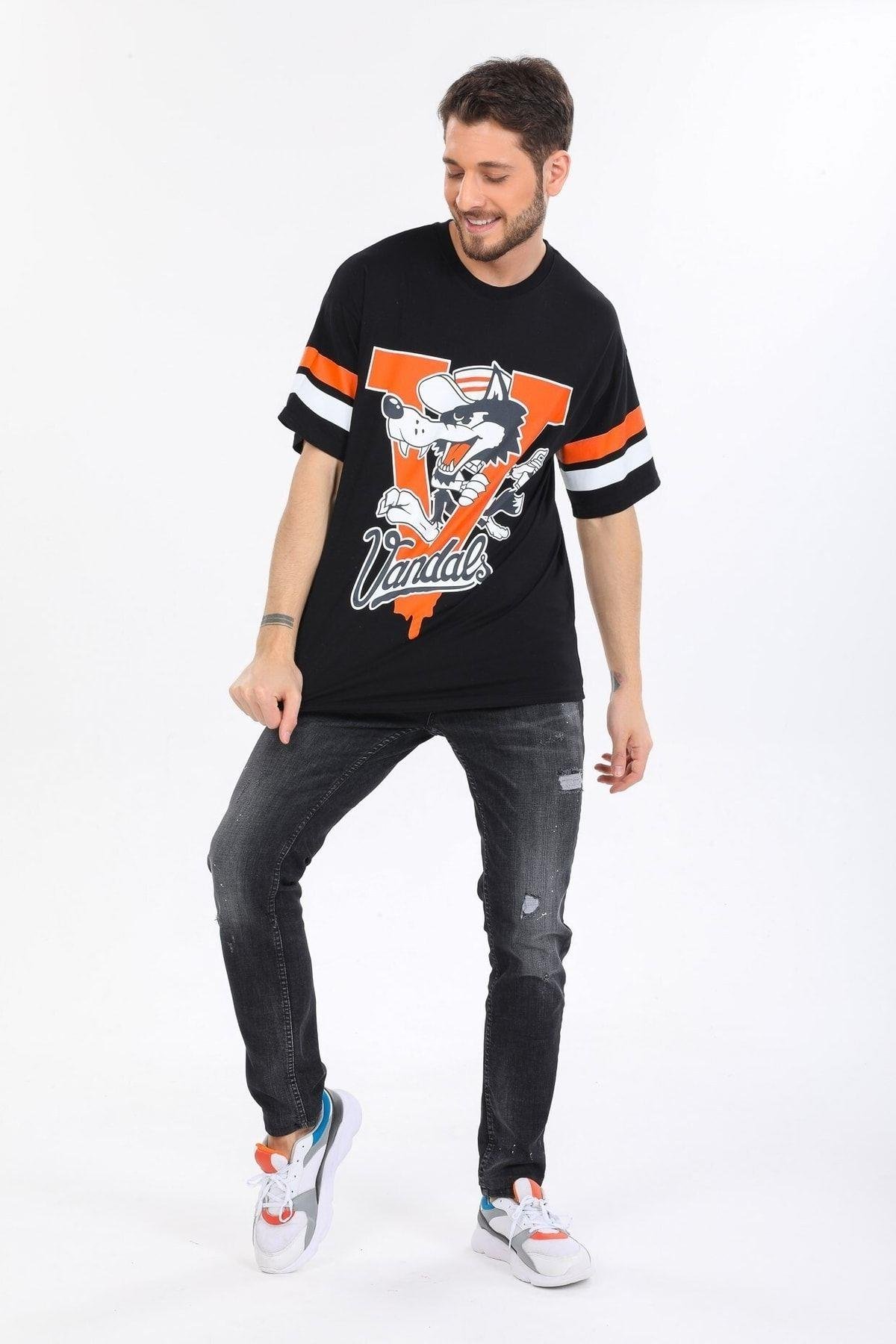 Kurt Desenli Siyah T-shirt