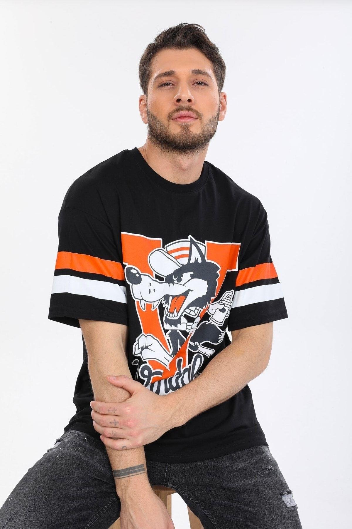 Kurt Desenli Siyah T-shirt
