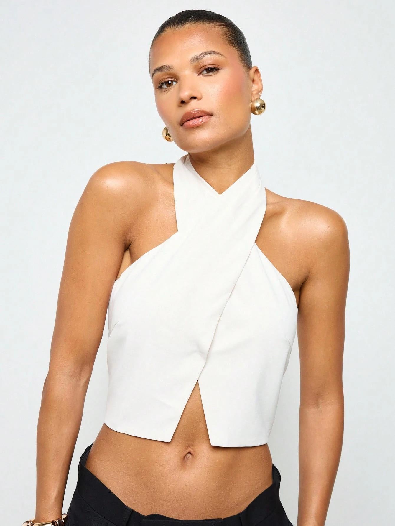Milano Kadın Ekru Halter Yaka Crop Bluz – Hürrem Kumaş Şık ve Modern Tasarım