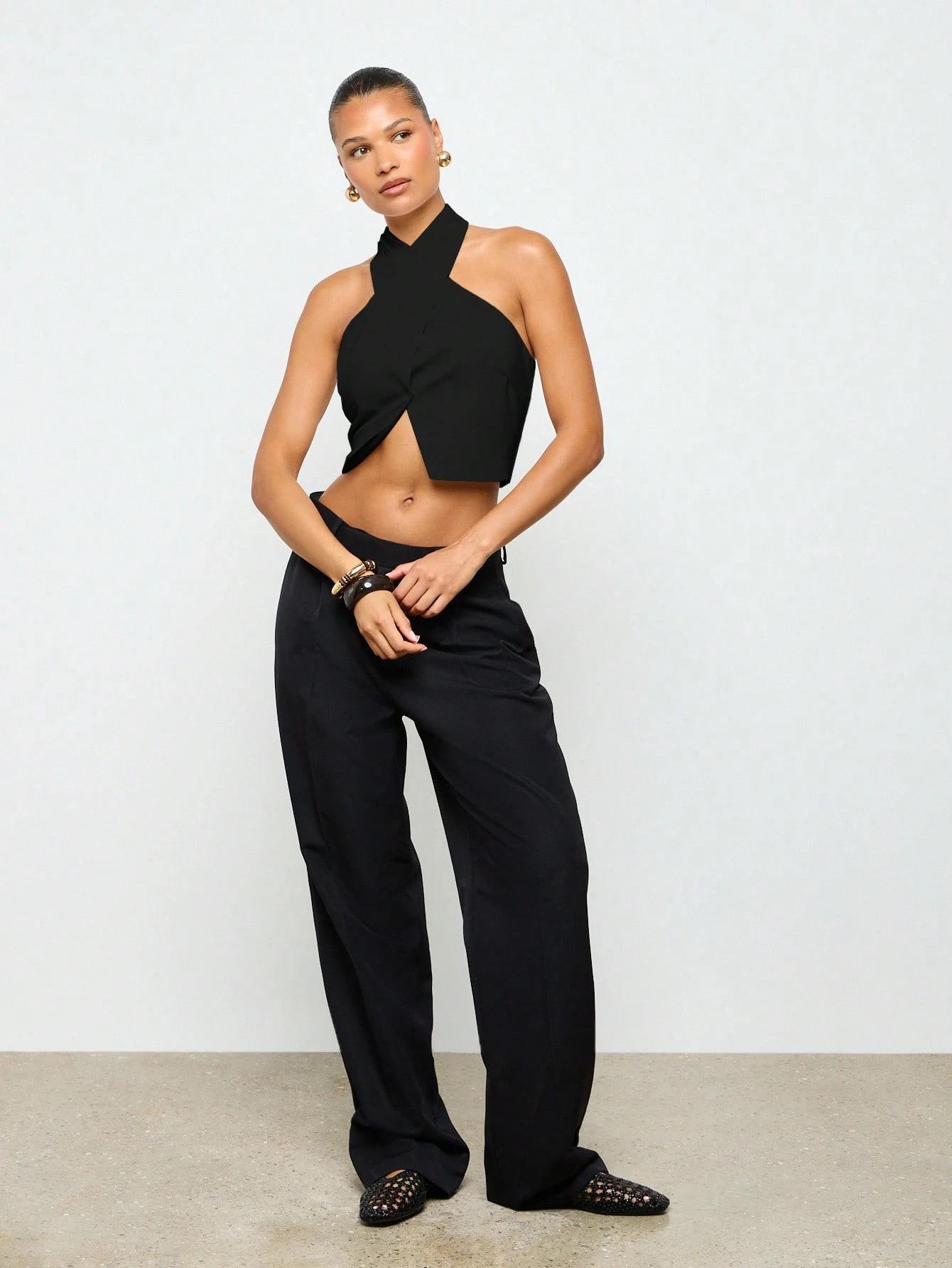 Milano Kadın Siyah Halter Yaka Crop Bluz – Hürrem Kumaş Şık ve Modern Tasarım
