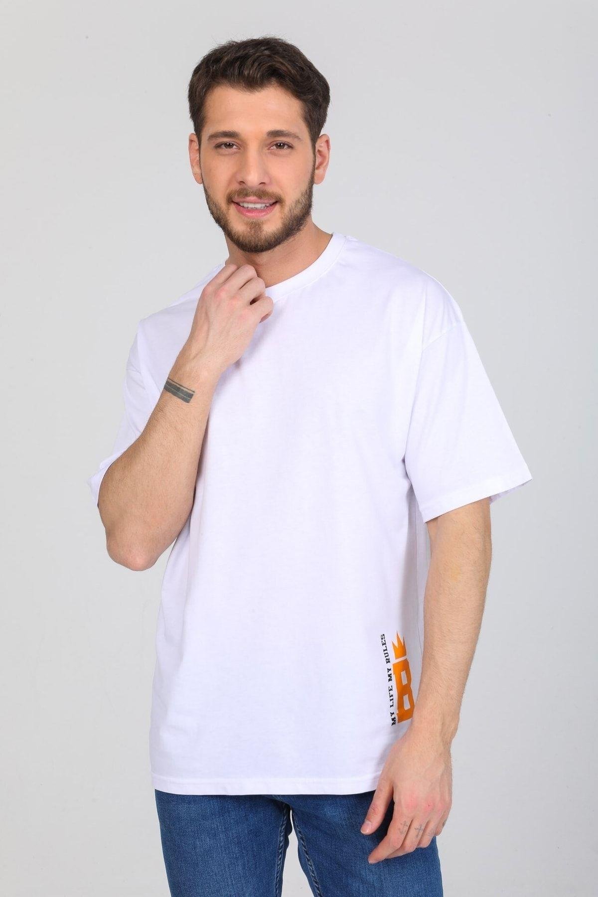Minimal Tasarım Detaylı Beyaz T-shirt