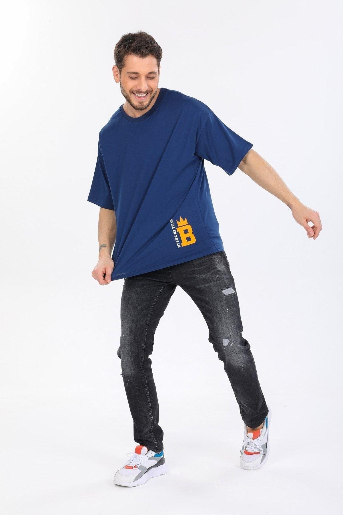 Minimal Tasarım Detaylı Mavi T-shirt