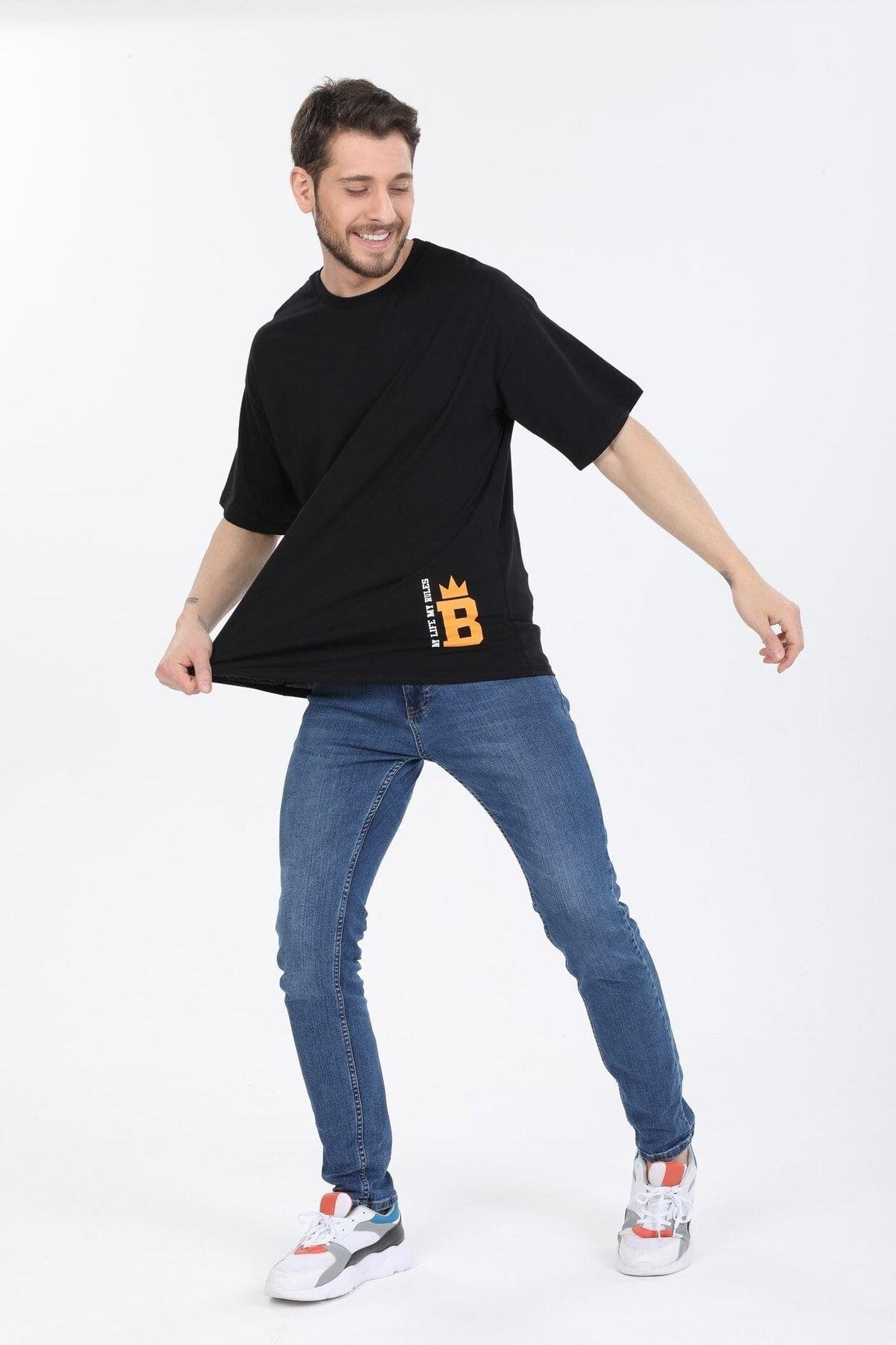 Minimal Tasarım Detaylı Siyah T-shirt