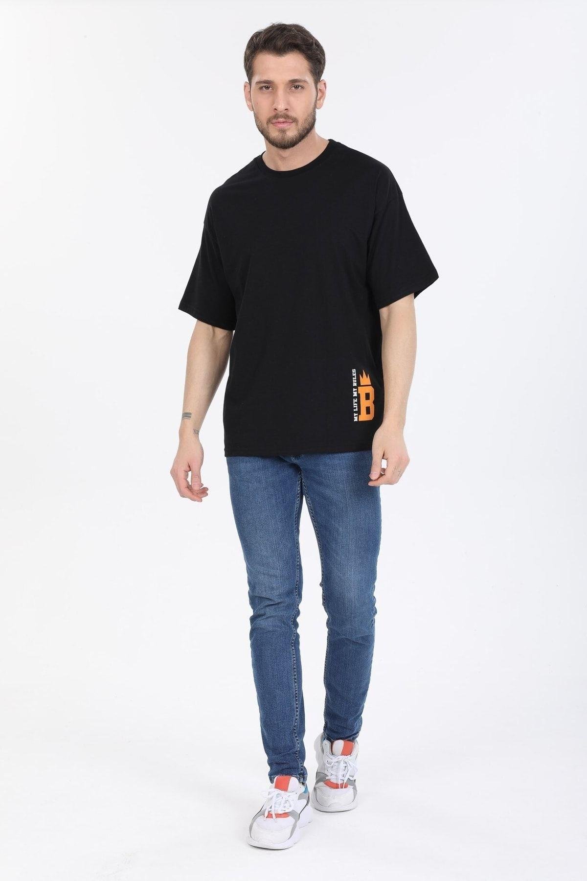Minimal Tasarım Detaylı Siyah T-shirt