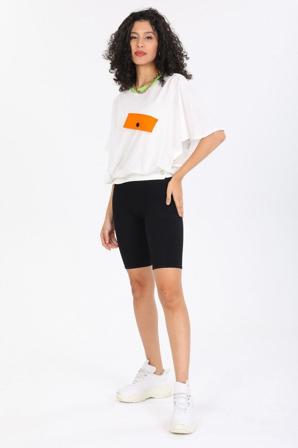 Yanları Açık Tasarım Beyaz T-shirt