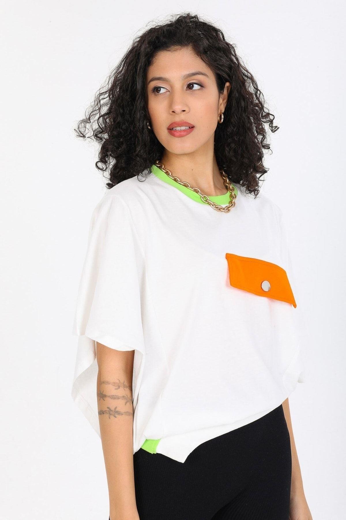 Yanları Açık Tasarım Beyaz T-shirt