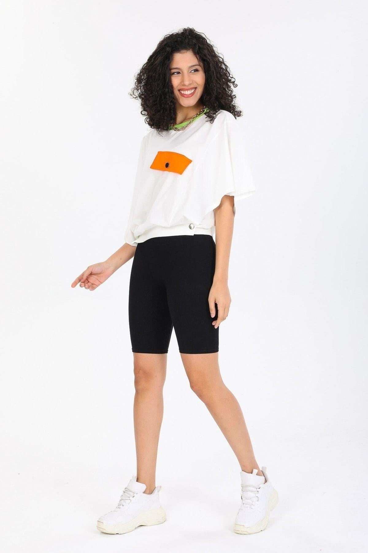 Yanları Açık Tasarım Beyaz T-shirt