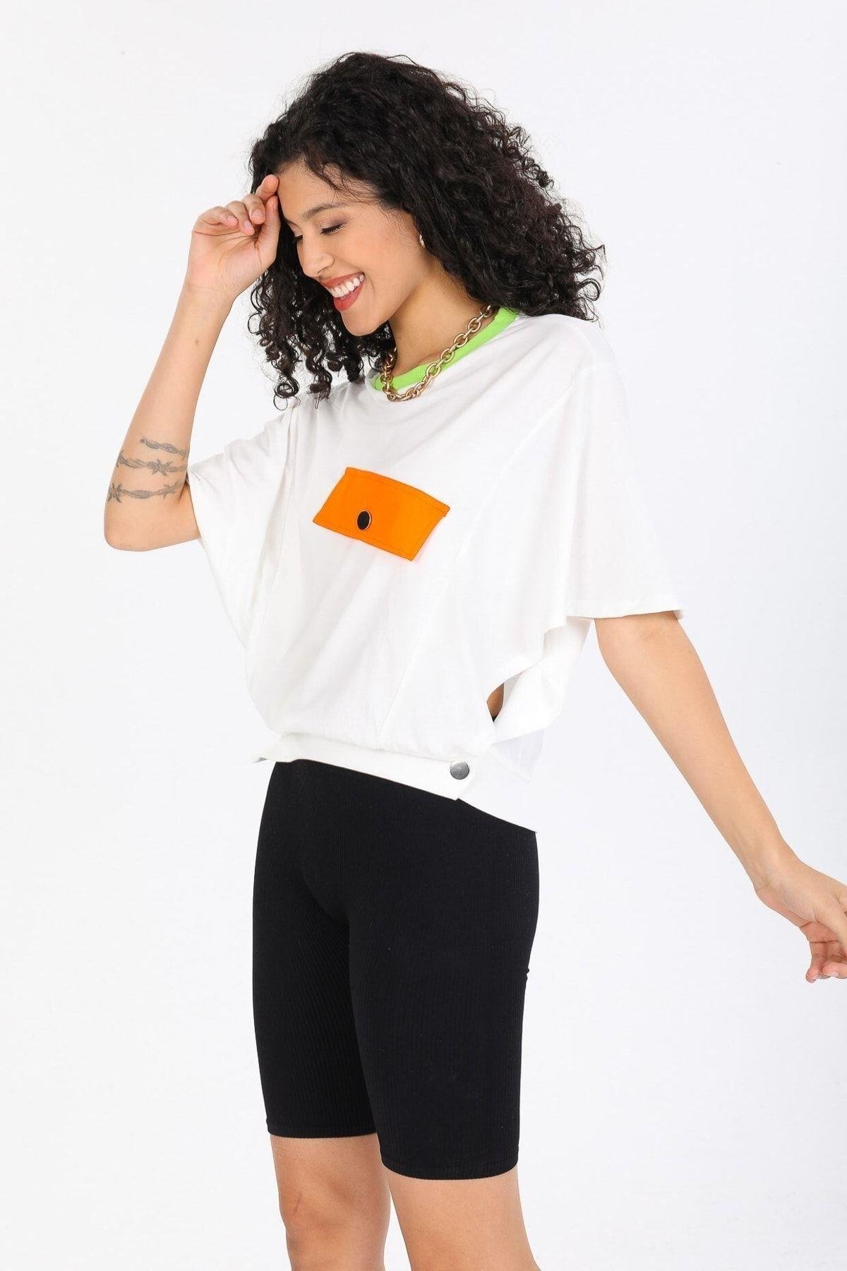 Yanları Açık Tasarım Beyaz T-shirt