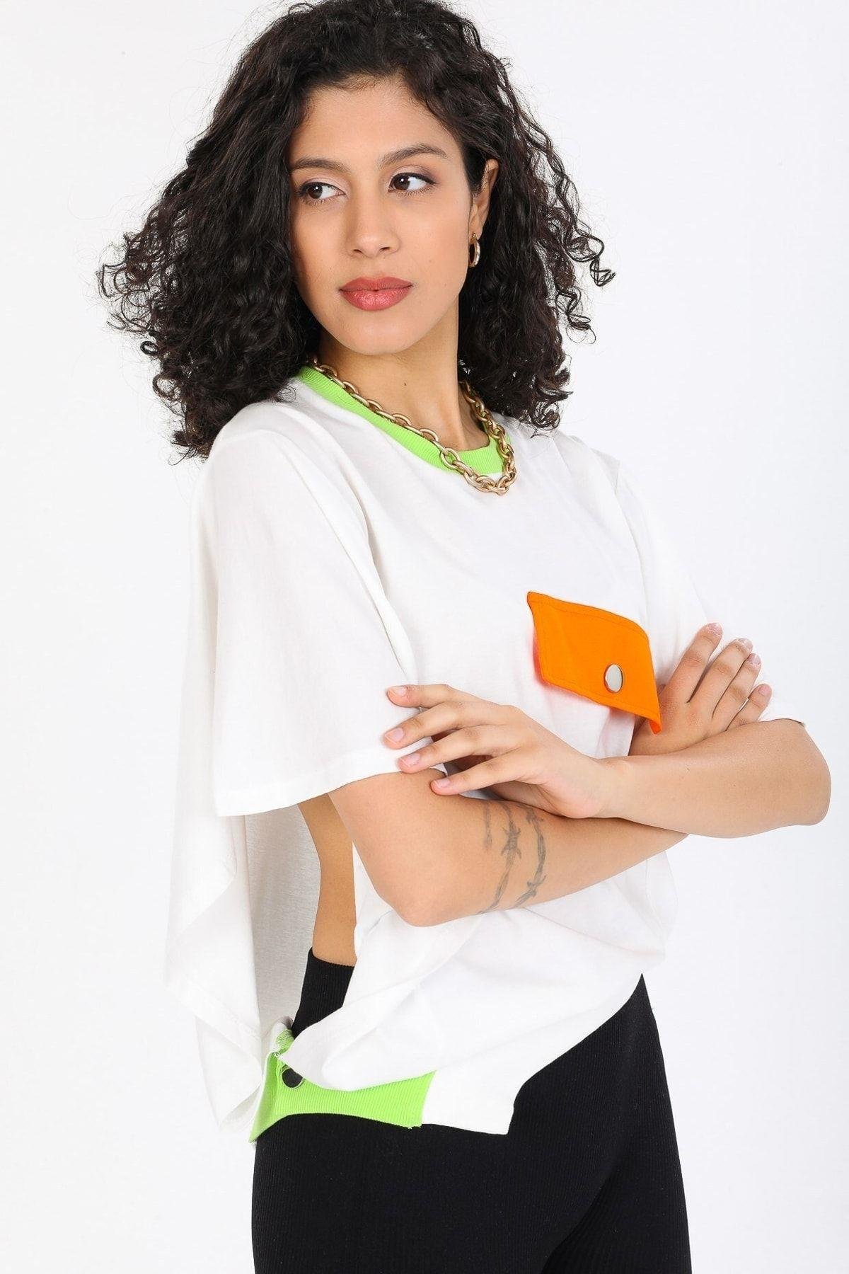 Yanları Açık Tasarım Beyaz T-shirt