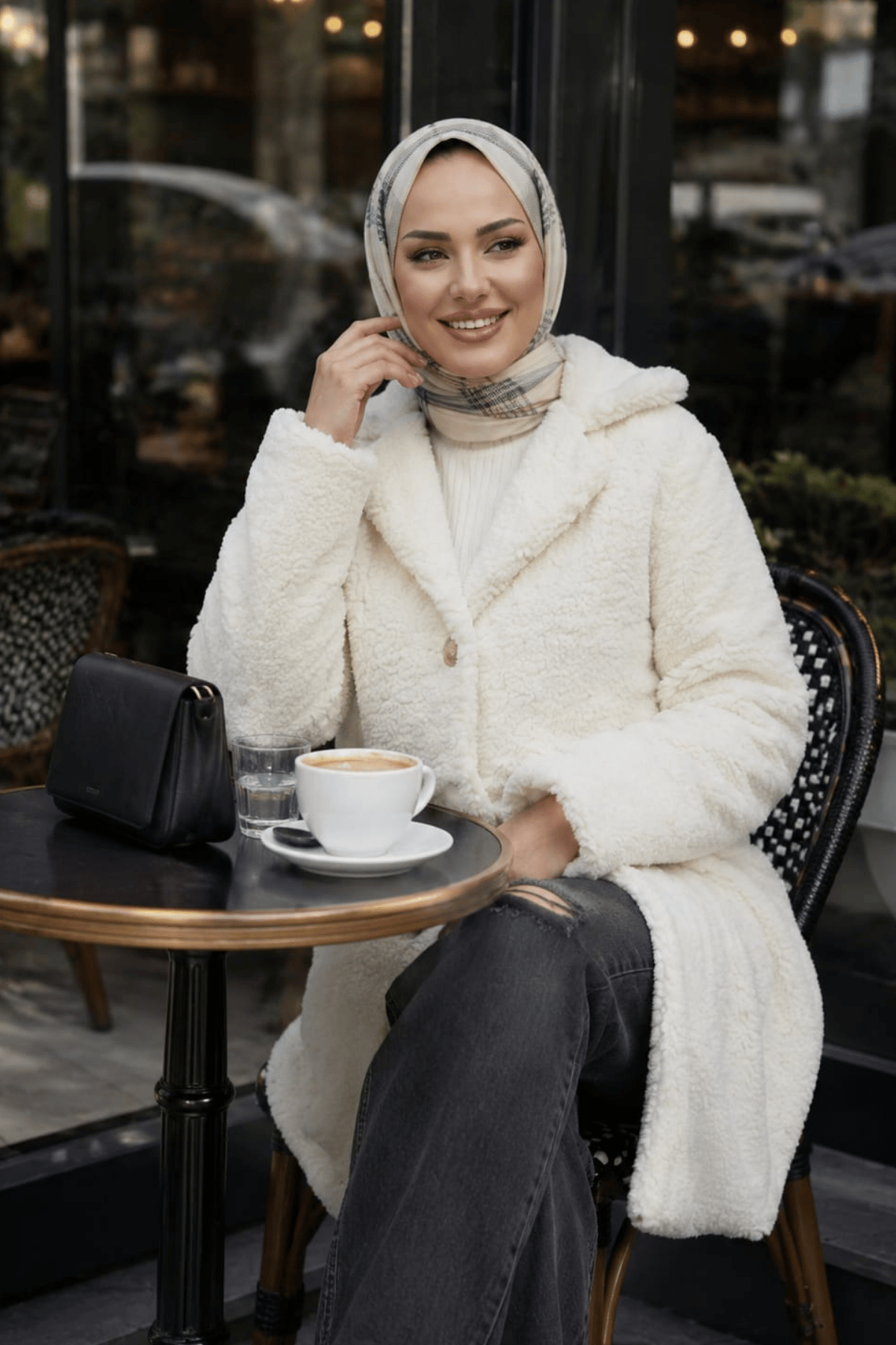 Kadın Astarlı Düğmeli Kruvaze  Beyaz Peluş Kaban